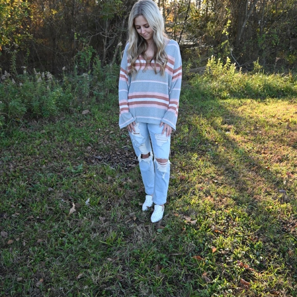 Striped thin oversized sweater.